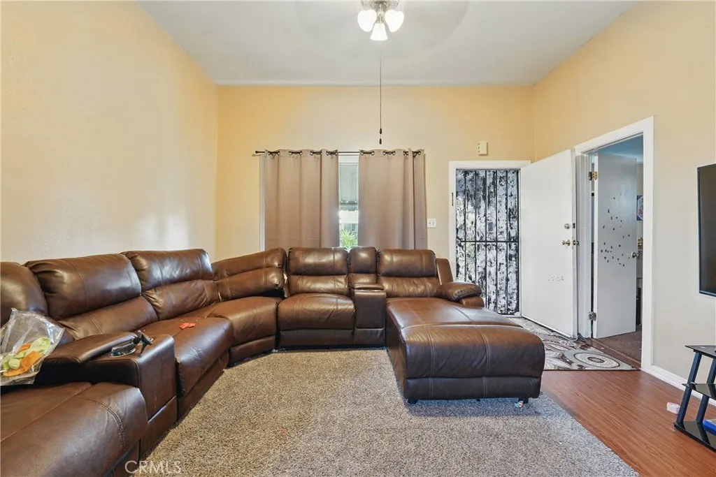 1333 W 92nd Street, Los Angeles, California 90044 home-pic-4